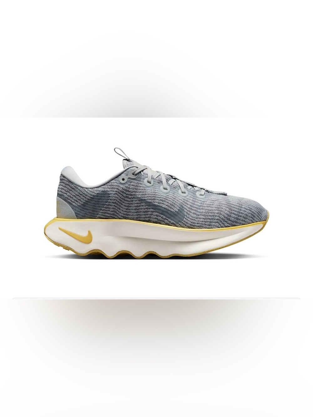 Nike Motiva
Light Smoke Grey Smoke Grey Saturn Gold